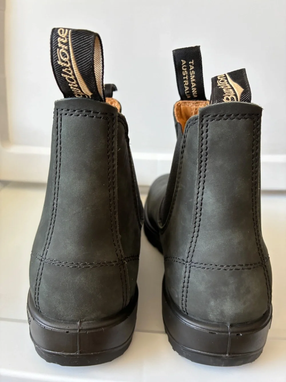 Blundstone BL587 Elastic Sided Chelsea Boot Rustic Black US Mens 9/Womens 11 NIB